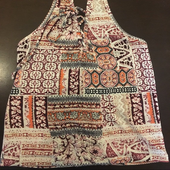 Patterned halter top - Picture 2 of 7